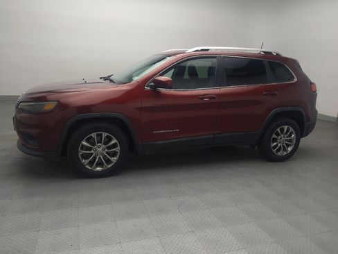 Used 2019 Jeep Cherokee Latitude Plus FWD image 2