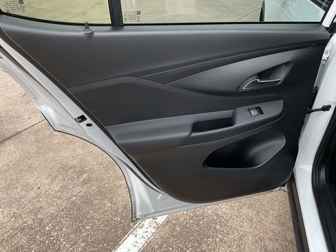 Used 2025 Buick Envista Preferred image 18