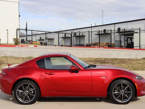 Used 2017 MAZDA MX-5 Miata RF Grand Touring image 8