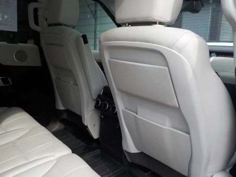 Used 2017 Land Rover Discovery HSE image 43