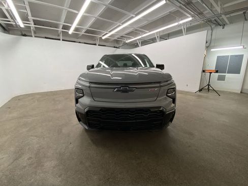 Used 2025 Chevrolet Silverado EV RST AWD/4WD image 9