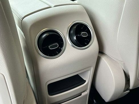 Certified 2022 Mercedes-Benz GLA 250 4MATIC image 16