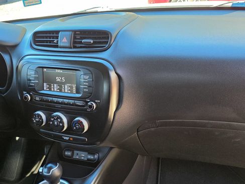 Used 2018 Kia Soul FWD image 14