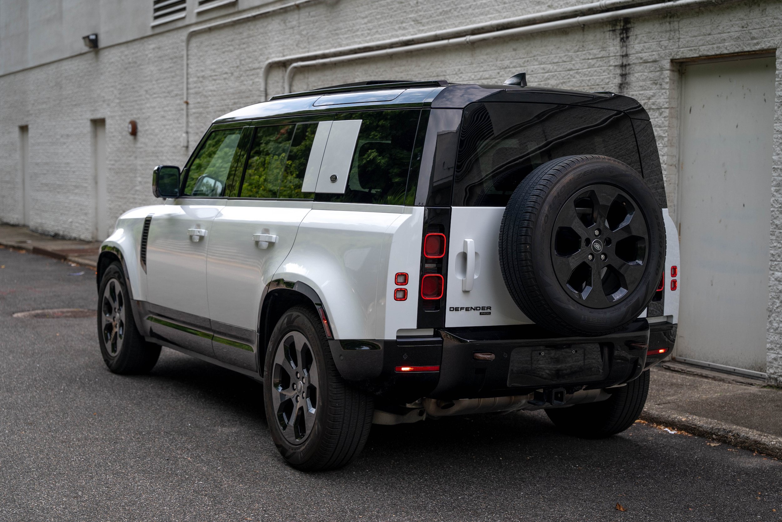 Used 2023 Land Rover Defender 110 X-Dynamic SE AWD/4WD image 5