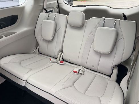 Used 2021 Chrysler Pacifica Limited w/ Uconnect Theater Family Group AWD/4WD image 15