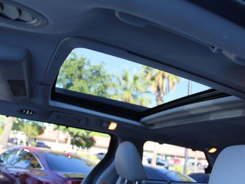 Used 2015 Toyota Sienna Limited Premium FWD image 26