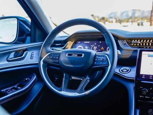 Certified 2023 Jeep Grand Cherokee L Limited image 16