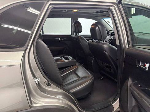 Used 2013 Kia Sorento EX w/ EX V6 Premium Pkg image 16