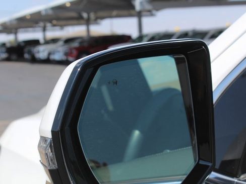 Used 2024 Cadillac Escalade Premium Luxury image 15