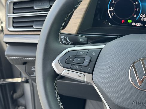 Used 2025 Volkswagen Atlas SE image 20