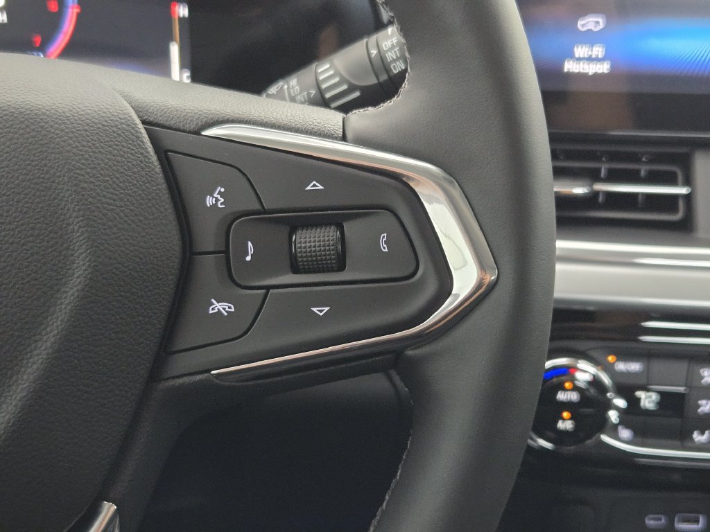 New 2026 Chevrolet Trax LT w/ LT Convenience Package FWD image 32