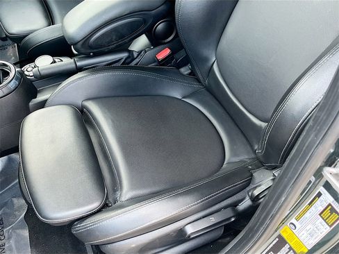 Used 2017 MINI Cooper 4-Door Hardtop image 20