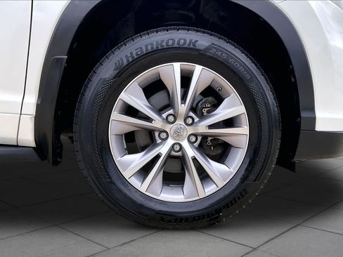 Used 2015 Toyota Highlander Plus FWD image 13