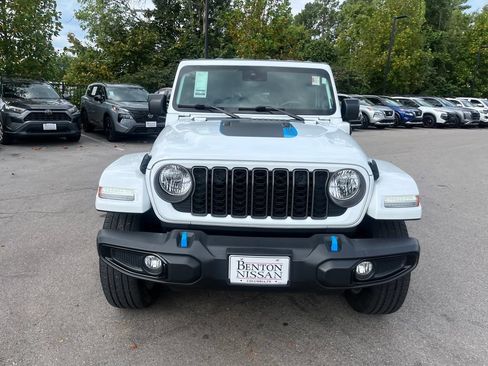 Used 2024 Jeep Wrangler Unlimited w/ Convenience Group AWD/4WD image 38