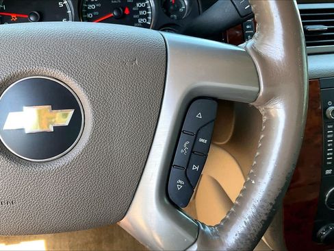 Used 2012 Chevrolet Avalanche LTZ RWD image 23