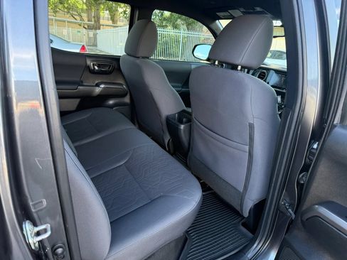 Used 2019 Toyota Tacoma TRD Sport AWD/4WD image 22