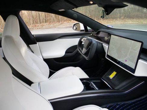 Used 2021 Tesla Model S Plaid image 40