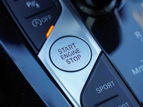 Certified 2025 BMW X4 xDrive30i image 18