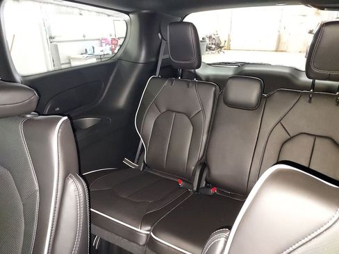 New 2026 Chrysler Pacifica Limited w/ S Appearance Package image 30