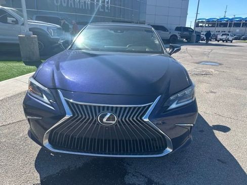 Used 2019 Lexus ES 350 Ultra Luxury w/ Accessory Package FWD image 2