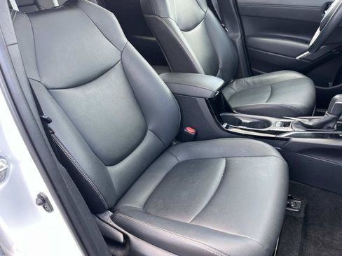 Used 2022 Toyota Corolla Cross XLE w/ Convenience Package FWD image 23