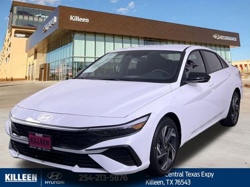 Used 2025 Hyundai Elantra Sport image 4