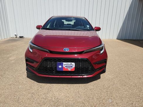 Used 2025 Toyota Corolla SE w/ SE Premium Package FWD image 3