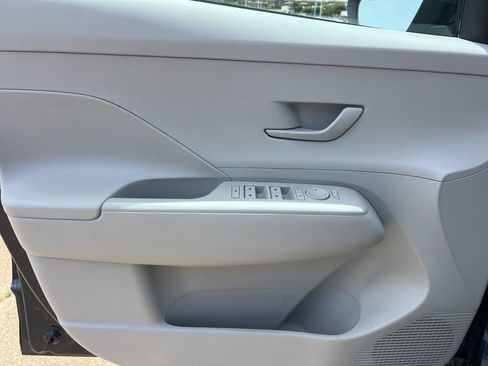 Used 2025 Hyundai Kona SEL FWD image 12