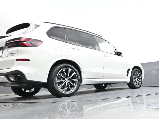 Used 2024 BMW X5 xDrive40i w/ M Sport Package AWD/4WD image 34