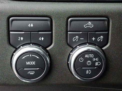 Used 2024 GMC Sierra 3500 SLE w/ SLE Value Package image 28