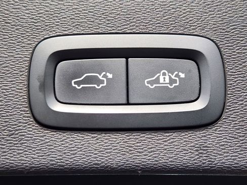 Used 2023 Volvo C40 P8 Recharge Ultimate w/ Protection Package Premier image 25