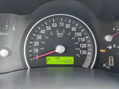 Used 2006 Kia Sedona EX image 16