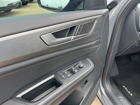 New 2025 Volkswagen Atlas Cross Sport SE image 8