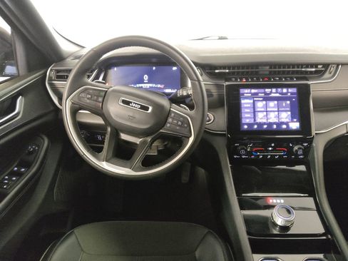 Used 2023 Jeep Grand Cherokee Altitude AWD/4WD image 22