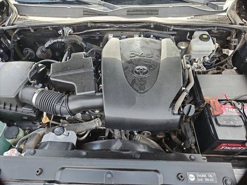 Used 2019 Toyota Tacoma TRD Off-Road w/ Technology Package AWD/4WD image 29