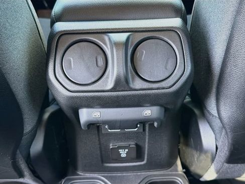 Used 2025 Jeep Gladiator Rubicon w/ Convenience Group AWD/4WD image 27