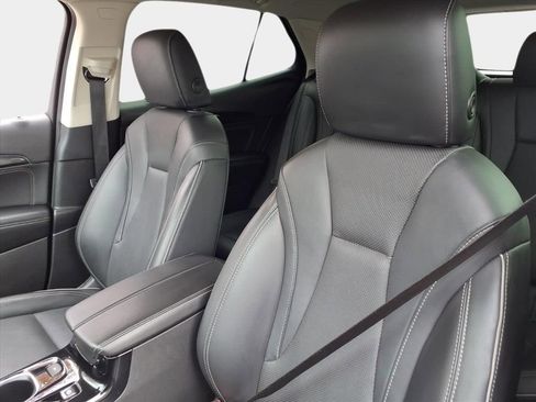 Used 2023 Buick Envision Essence image 11