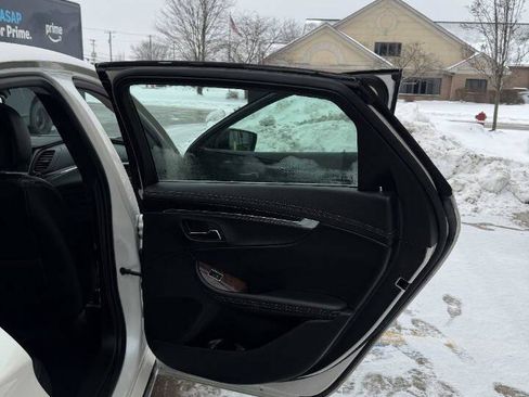 Used 2014 Chevrolet Impala LT w/ Convenience Package image 30