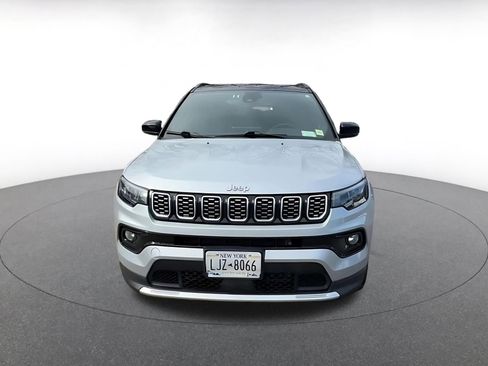 Used 2025 Jeep Compass Limited image 4