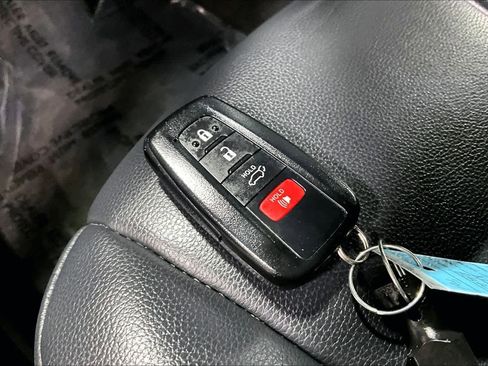 Used 2021 Toyota Highlander XLE image 15