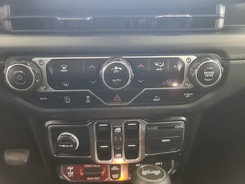 Used 2025 Jeep Wrangler Unlimited Rubicon image 34