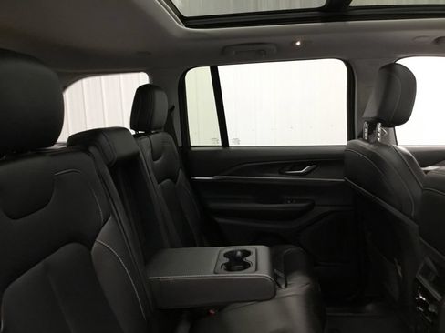 Used 2023 Jeep Grand Cherokee Limited AWD/4WD image 19