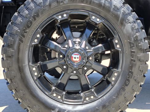 Used 2016 Jeep Wrangler Unlimited Sahara w/ Connectivity Group image 19