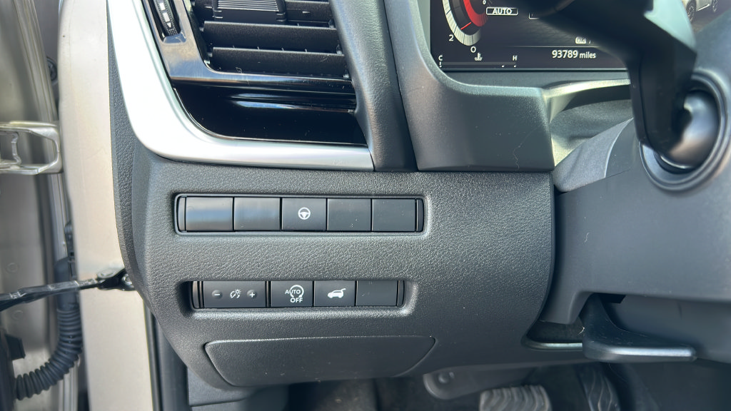 Used 2024 Nissan Rogue SL AWD/4WD image 15