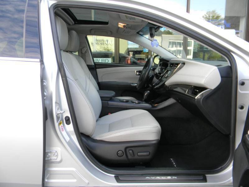 Used 2013 Toyota Avalon Limited FWD image 14
