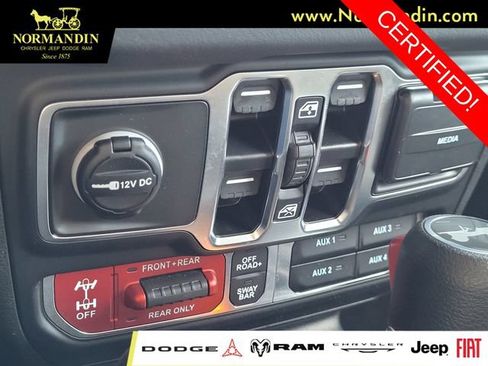 Certified 2025 Jeep Wrangler Unlimited Rubicon w/ Convenience Group AWD/4WD image 12