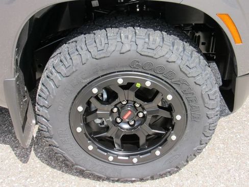 New 2026 Nissan Frontier S w/ Tow Package AWD/4WD image 9