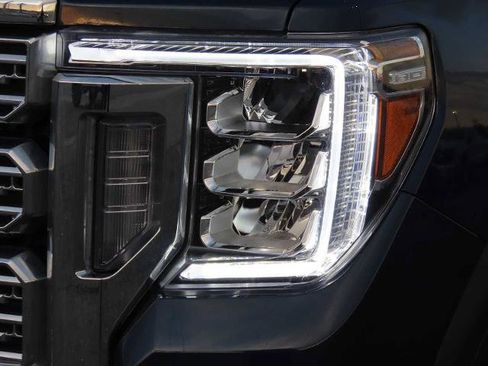 Used 2022 GMC Sierra 3500 Denali w/ Denali Ultimate Package image 10