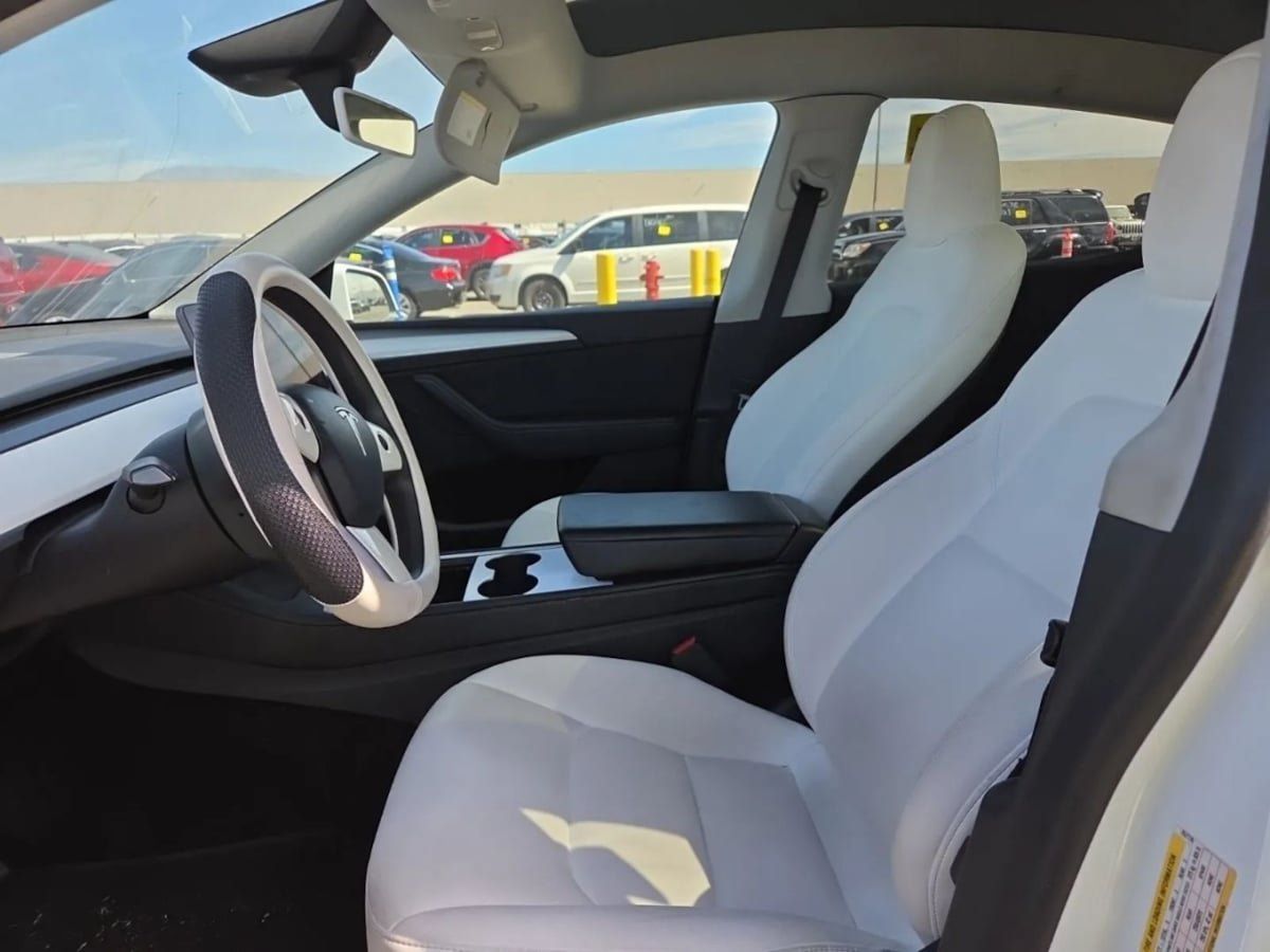 Used 2025 Tesla Model Y Long Range RWD image 3