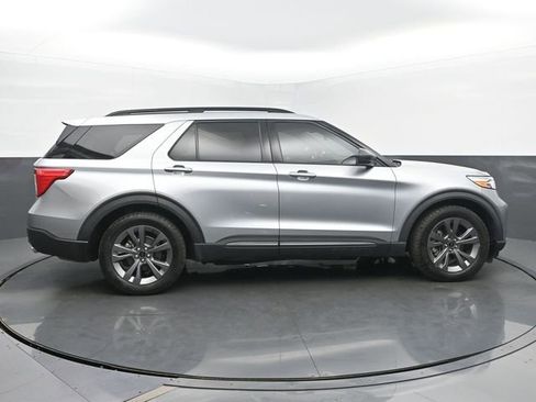 Used 2021 Ford Explorer XLT w/ Equipment Group 202A RWD image 6